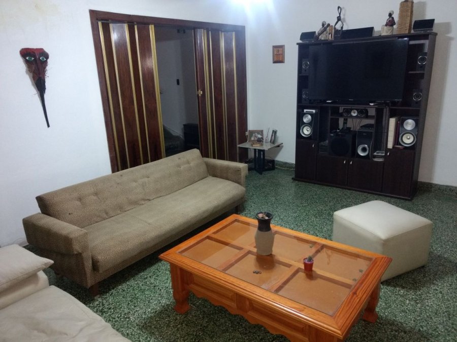 Dueño vende casa amplia y cómoda en San Vicente