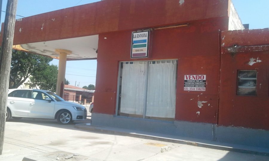 VENDO EXCELENTE TERRENO CON GALPONES CENTRICO EN UCACHA