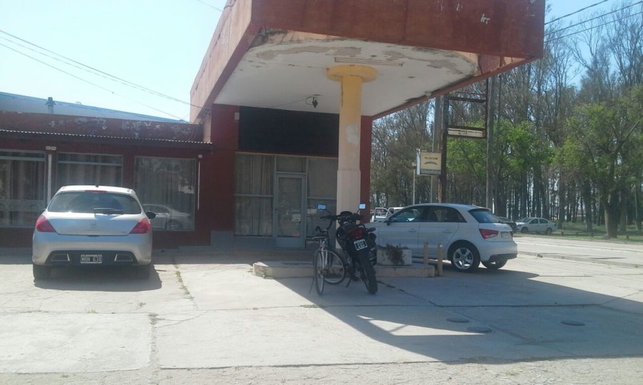 VENDO EXCELENTE TERRENO CON GALPONES CENTRICO EN UCACHA