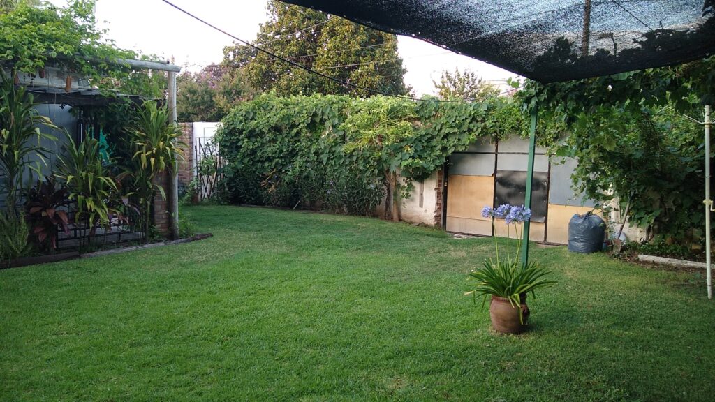 DUEÑO VENDE TERRENO CON DEPARTAMENTO – U$S  50.000